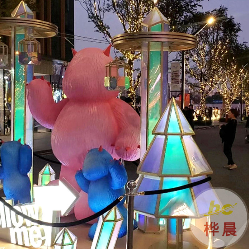 戶外玻璃鋼雕塑定制商業(yè)街美陳裝飾卡通公仔大型落地擺件廠家定做